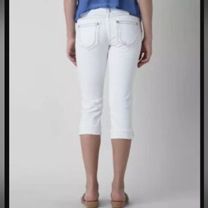 Miss Me -- Embellished White Denim Signature Cuffed Capris NWOT
